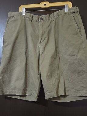 Lands' End Olive Green long shorts unisex size 40